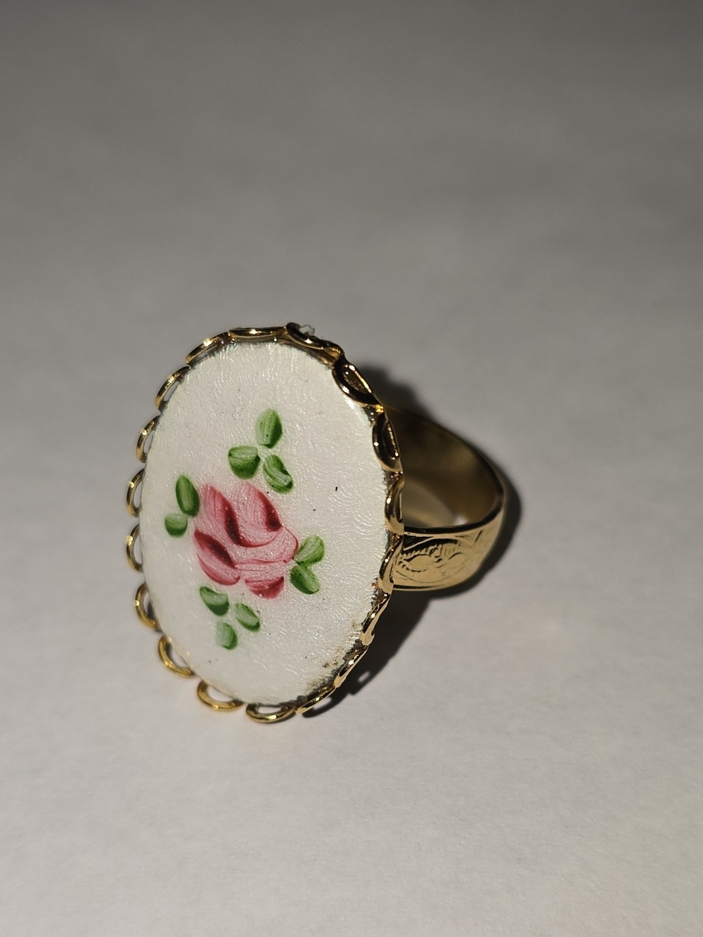 Vintage Hand Painted Porcelain Pink Rose Cocktail Ring – Gold Tone Scalloped